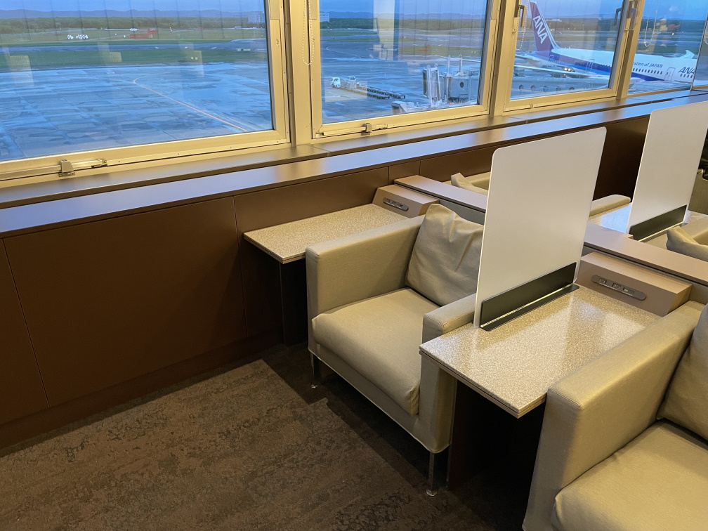 ANA SUITE LOUNGE内のソファー