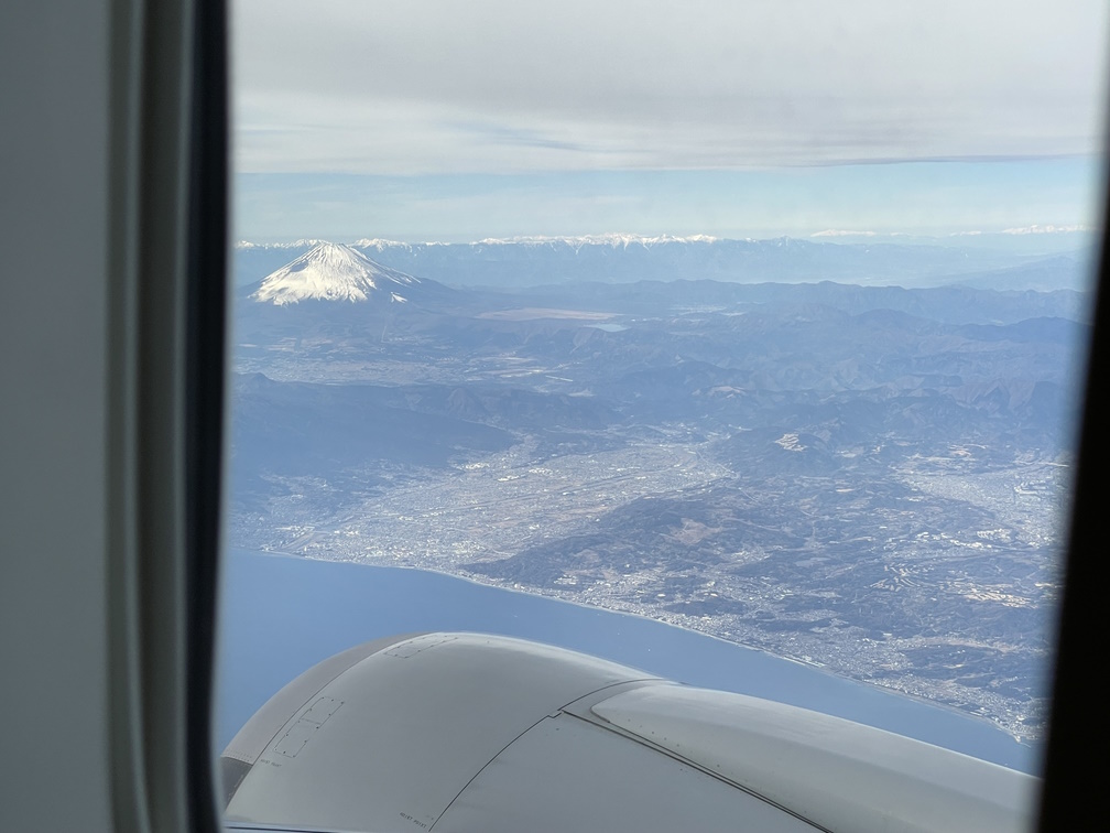 国府津～小田原付近の海岸線と富士山。