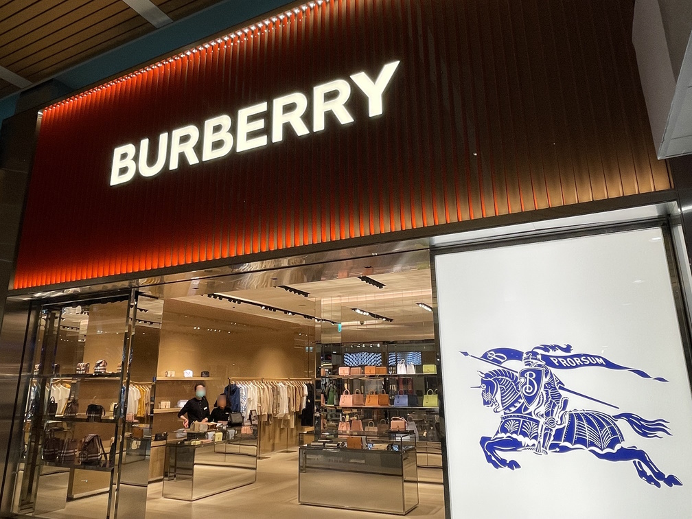 BURBERRYの店舗入口