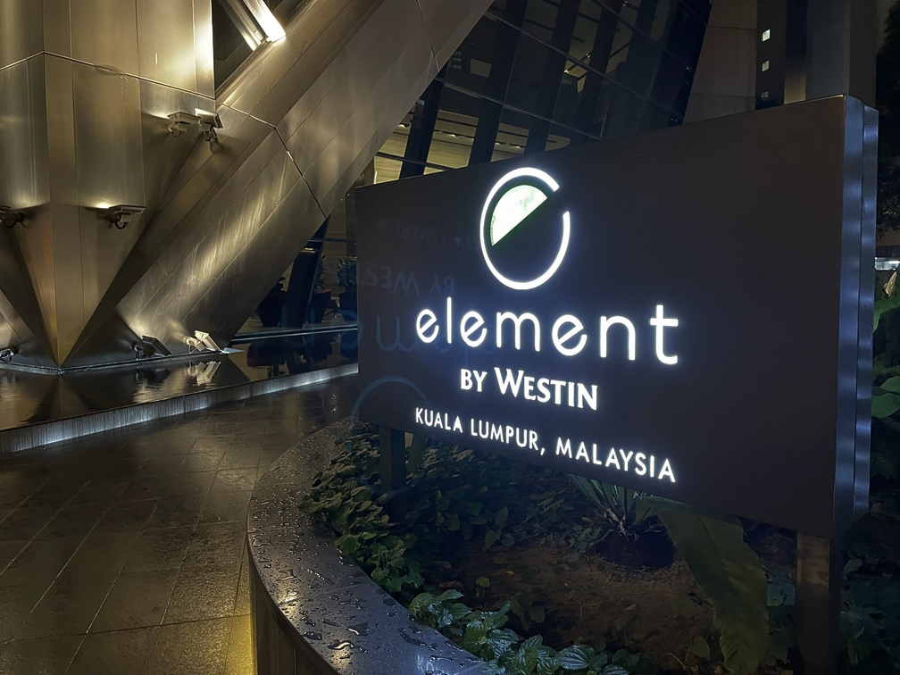 Element Kuala Lumpurのネオン