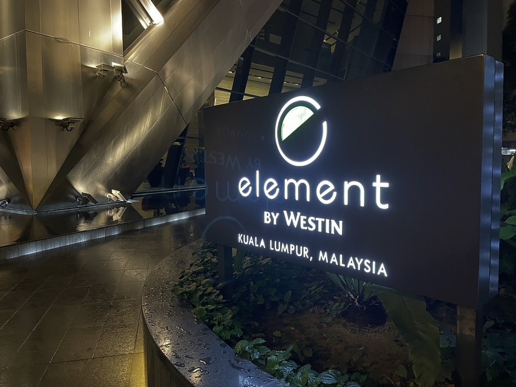 element Kuala Lumpurのネオン