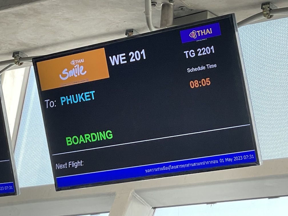 タイスマイル航空 WE201便の案内表示
