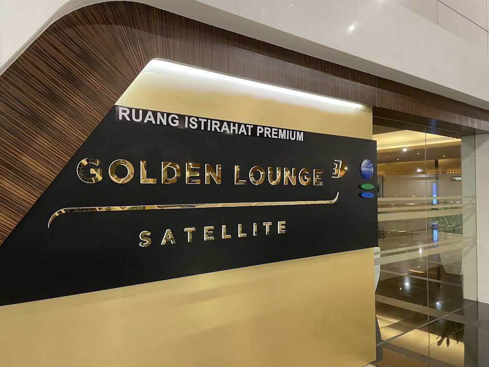 GOLDEN LOUNGEの入口