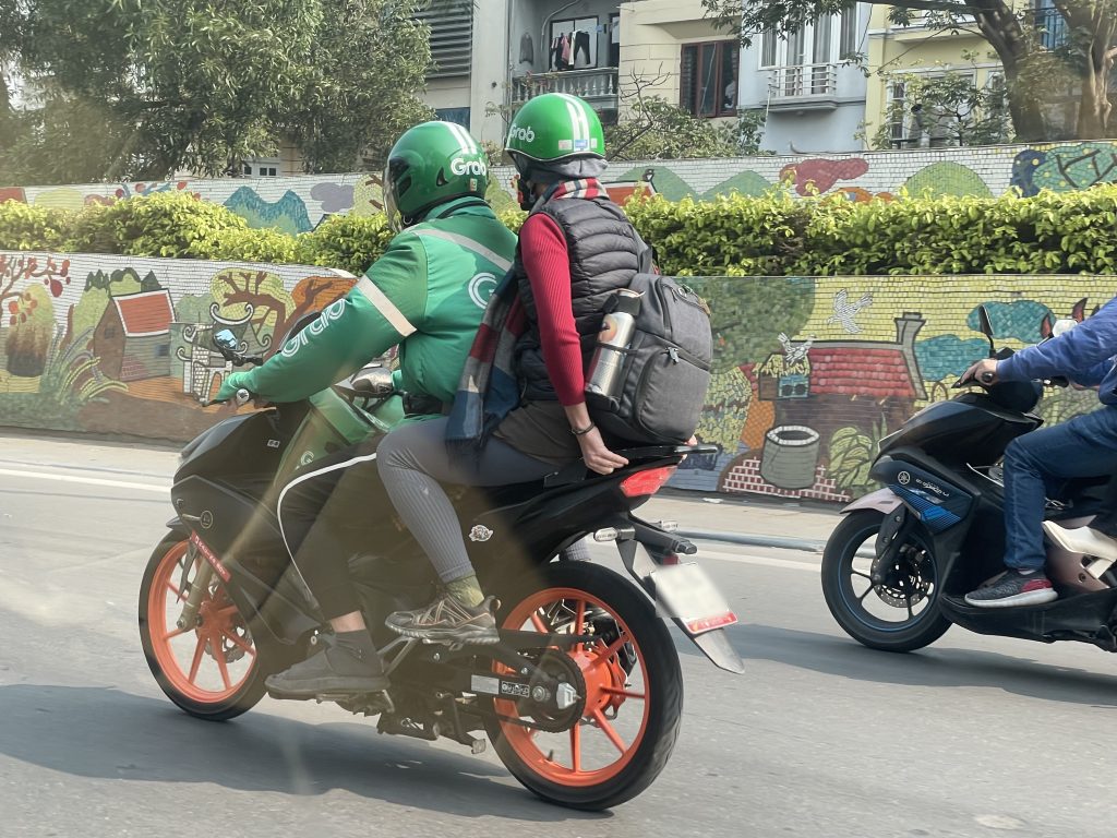 GRABバイクによる移動も盛んなもよう