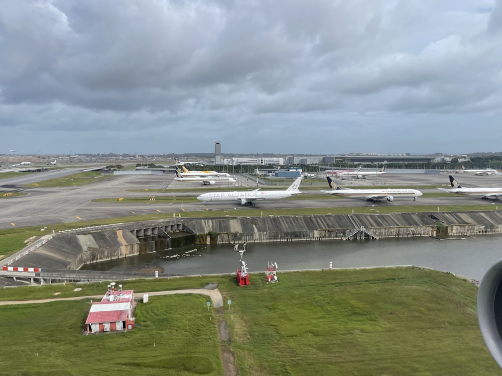 シンガポール航空のB777-300ER STAR ALLIANCE 白塗装機