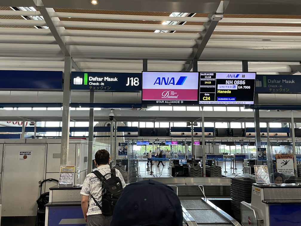 クアラルンプール国際空港のチェックインカウンター