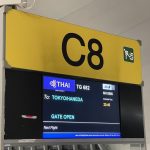 スワンナプーム国際空港 C8ゲートの表示