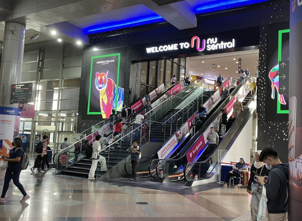 KLセントラル駅からnu sentralへ続くエスカレーター