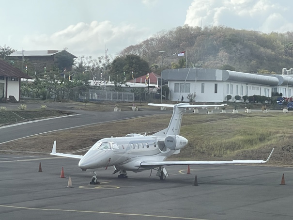 機内から見る駐機中のプライベートジェット