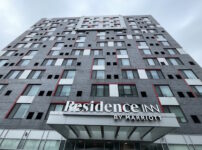 Residence Inn by Marriott New York JFK Airportの建物