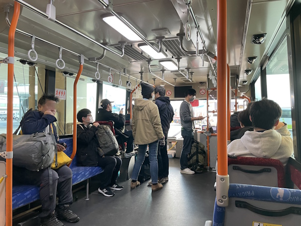 バスの車内