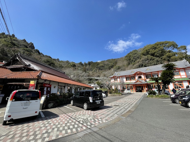 駐車場と鷺乃湯