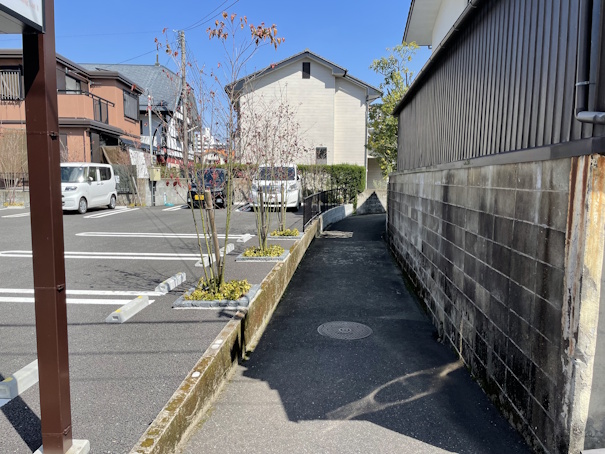 表通りと繋がる横の細道