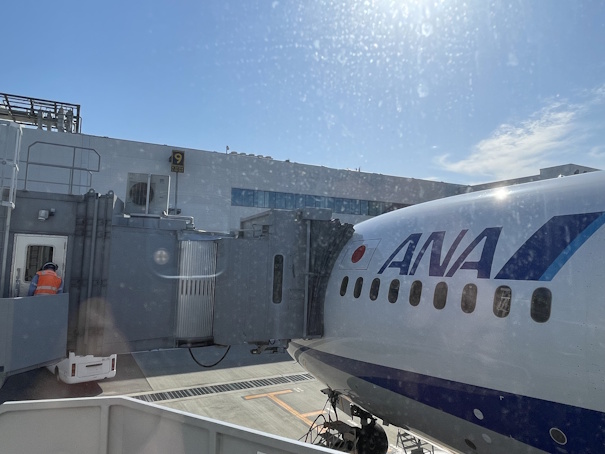 福岡空港でも、L1ドアにボーディングブリッジが設置された