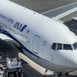 新千歳空港に駐機中のB767-300