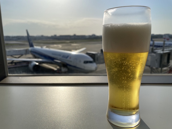ラウンジでいただいた生ビール