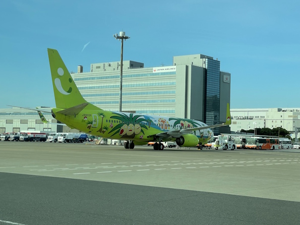 待機中のソラシドエアの機材