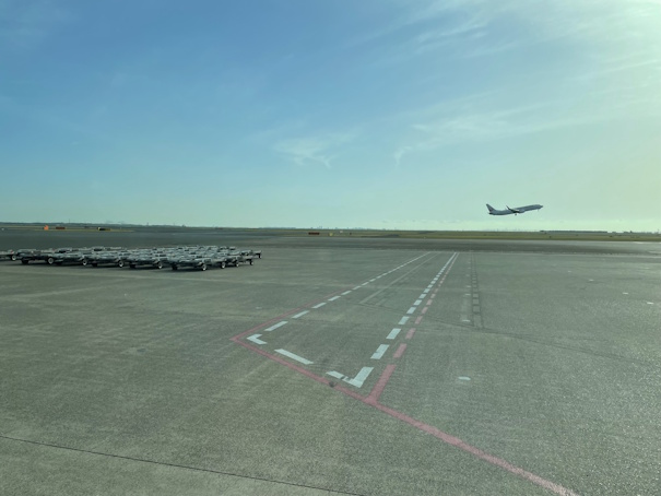 普段は見られない位置での離陸シーン