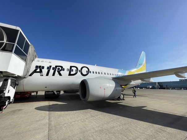 505番スポットに駐機中のNH4766便