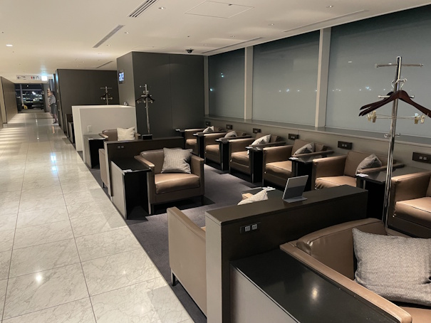 ラウンジ内のソファ席