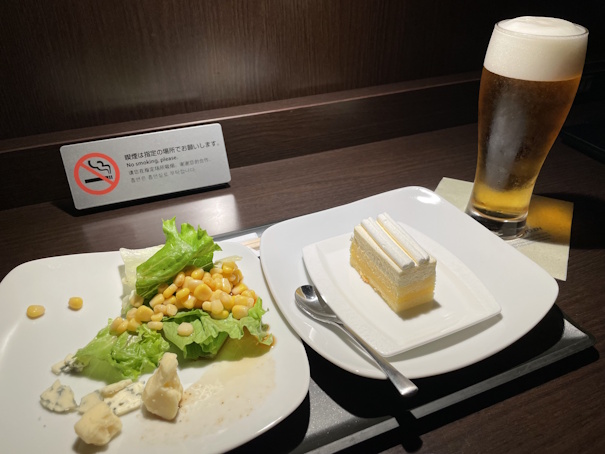 軽食とビール
