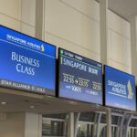 シンガポール行きの案内掲示板